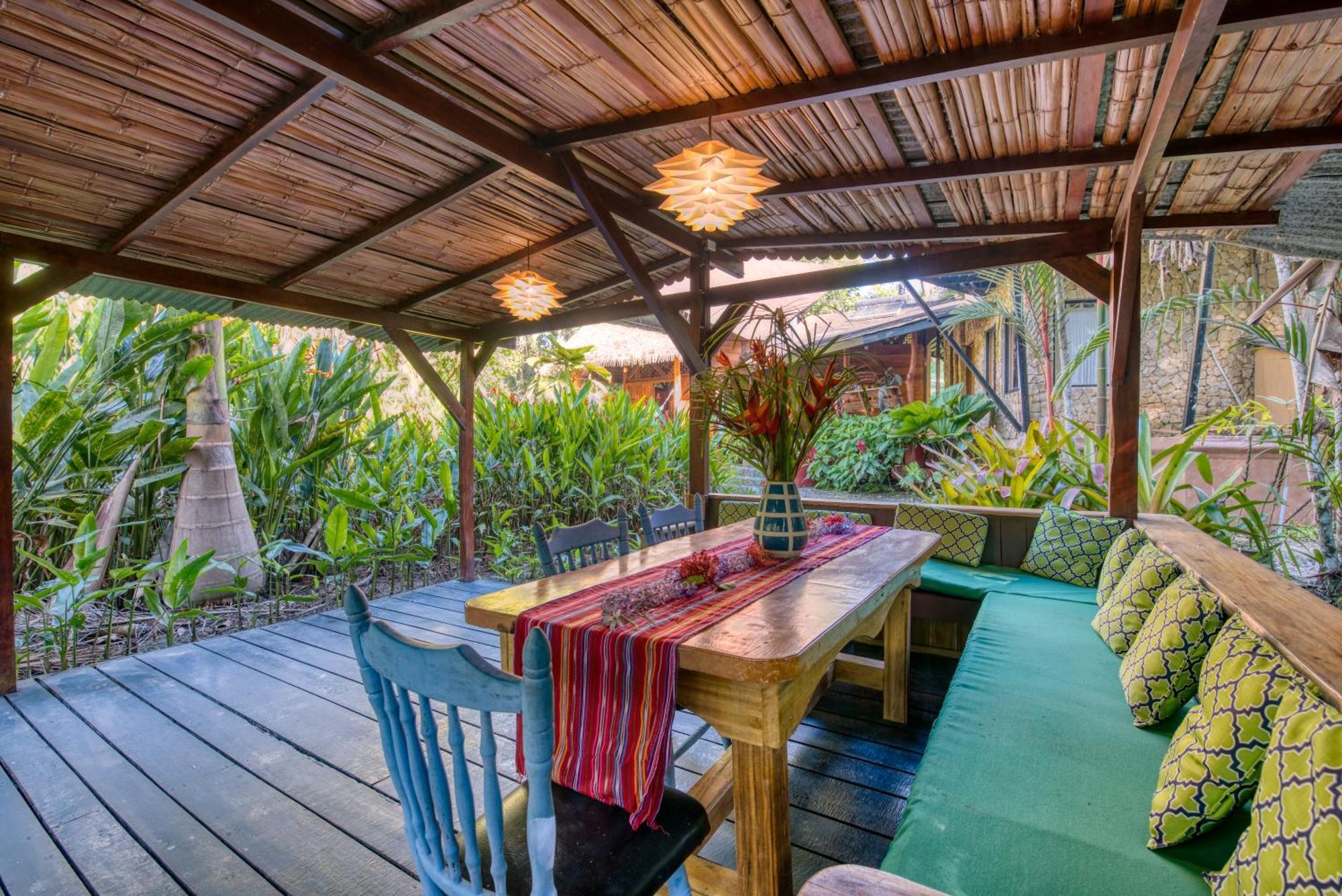 Tree House Beachfront Lodge Puerto Viejo de Talamanca エクステリア 写真